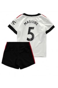 Fotbalové Dres Manchester United Harry Maguire #5 Dětské Venkovní Oblečení 2022-23 Krátký Rukáv (+ trenýrky)